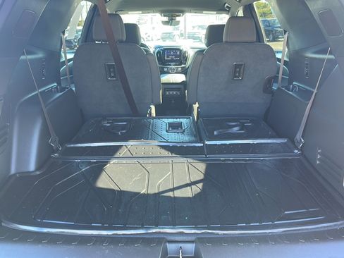 Used 2023 Chevrolet Traverse LT image 16