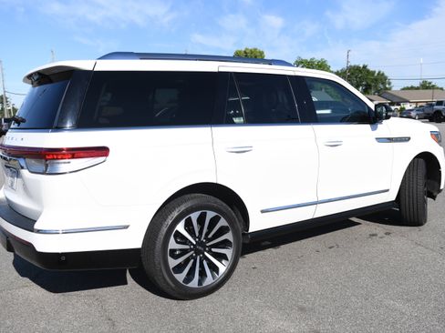 Used 2022 Lincoln Navigator Reserve AWD/4WD image 5