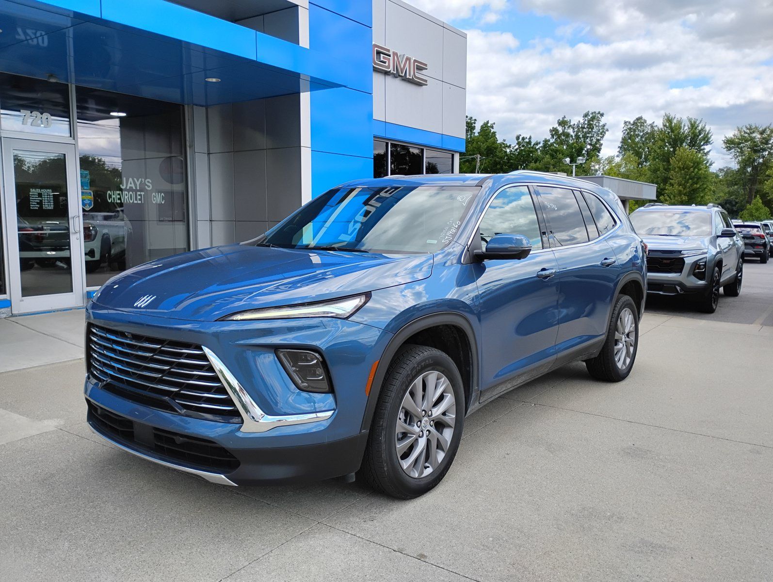 Used 2025 Buick Enclave Preferred FWD image 13