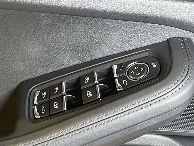 Certified 2026 Porsche Macan Turbo AWD/4WD image 38