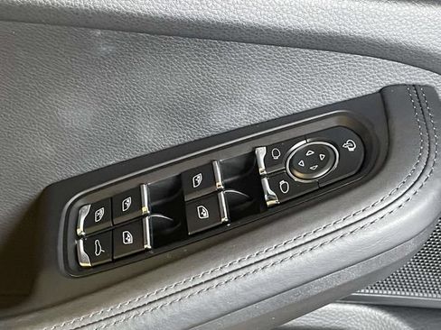Certified 2026 Porsche Macan Turbo AWD/4WD image 38