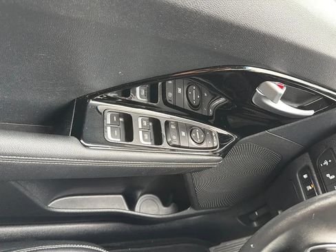 Used 2022 Kia Niro EX FWD image 22