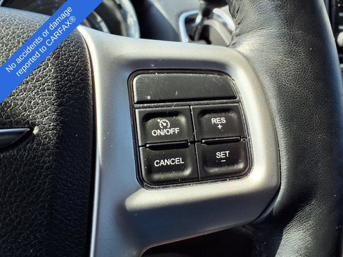 Used 2016 Chrysler Town & Country Touring w/ Driver Convenience Group FWD image 19