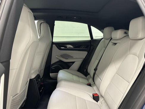 Used 2025 Porsche Macan 4 Electric AWD/4WD image 15