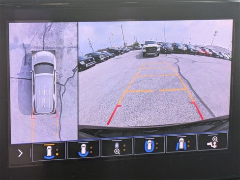 Used 2020 Chevrolet Traverse RS image 16