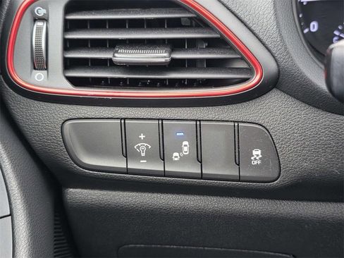 Used 2018 Hyundai Elantra GT Sport image 15