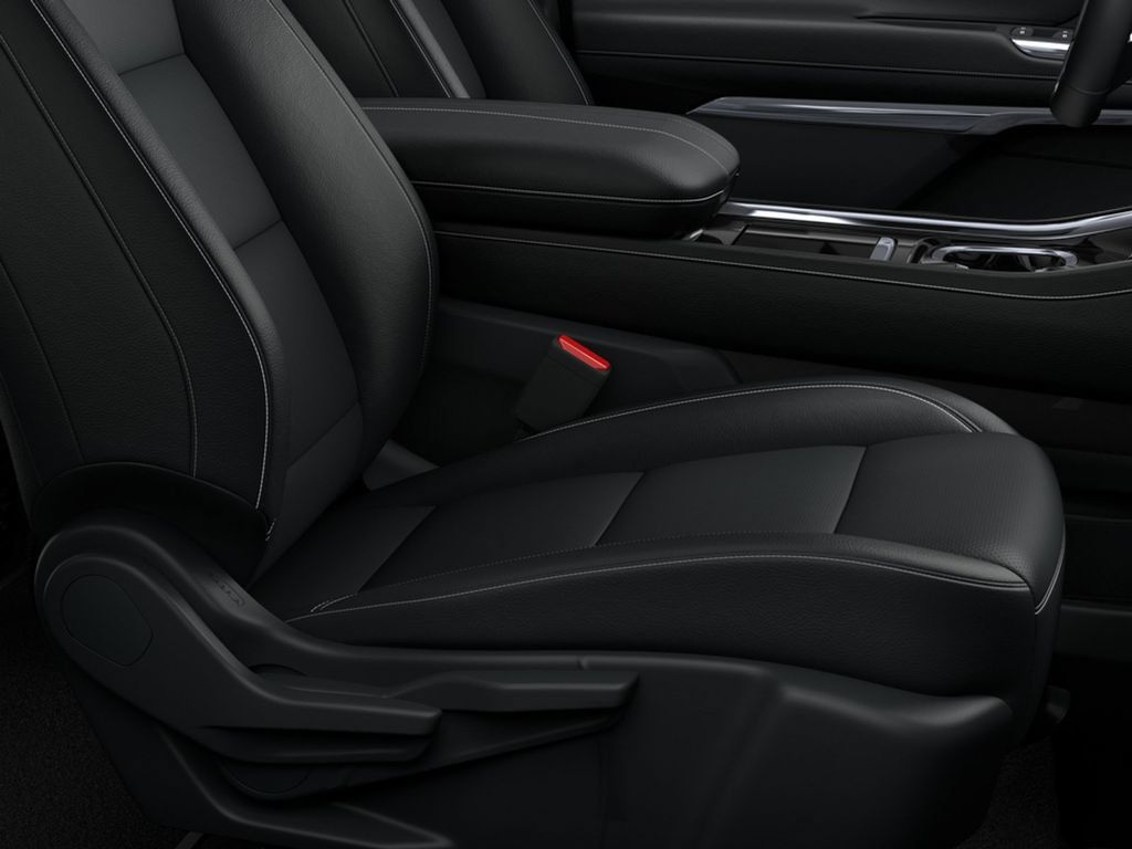 New 2027 Chevrolet Traverse LT w/ Sun and Wheel Package FWD image 9