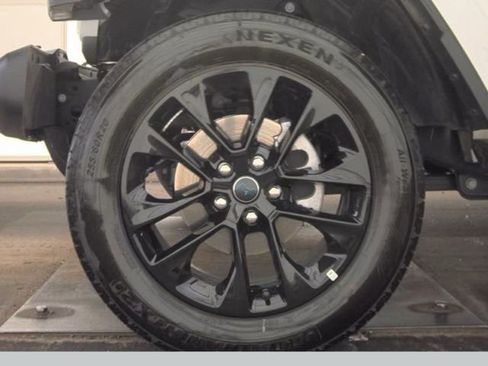 Used 2025 Jeep Wrangler Unlimited Sahara AWD/4WD image 18