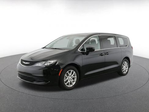 Used 2024 Chrysler Voyager LX FWD image 3