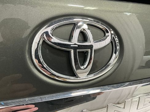 Used 2012 Toyota Highlander 4WD w/ Tech Pkg image 31