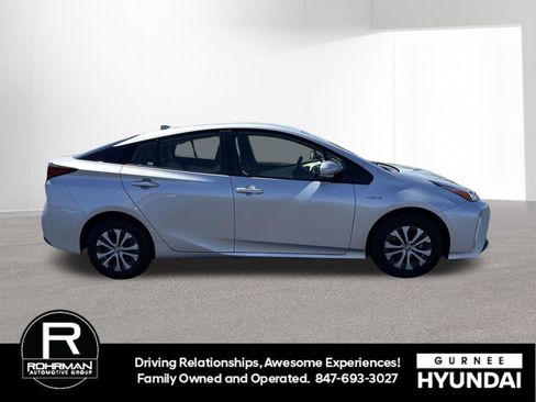 Used 2019 Toyota Prius XLE w/ Carpet Mat Package AWD/4WD image 10