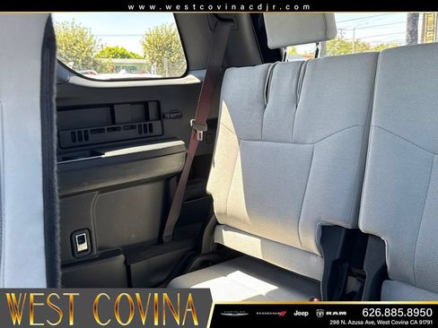 Used 2025 Toyota 4Runner SR5 AWD/4WD image 37