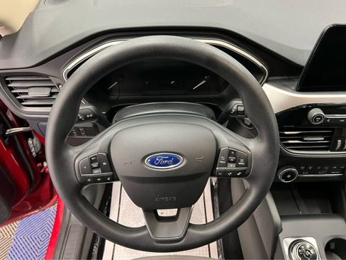 Used 2020 Ford Escape SE image 19
