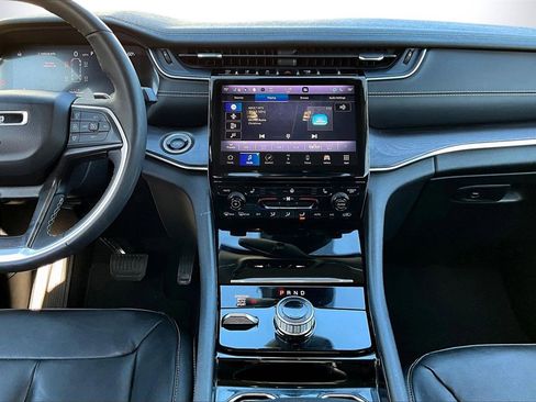 Used 2023 Jeep Grand Cherokee L Limited w/ Black Appearance Package image 11