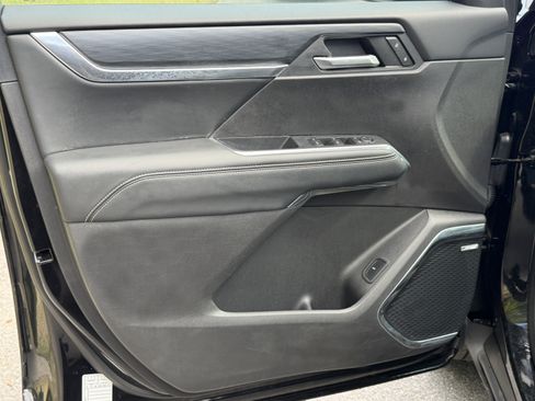 Used 2025 GMC Acadia Elevation image 6