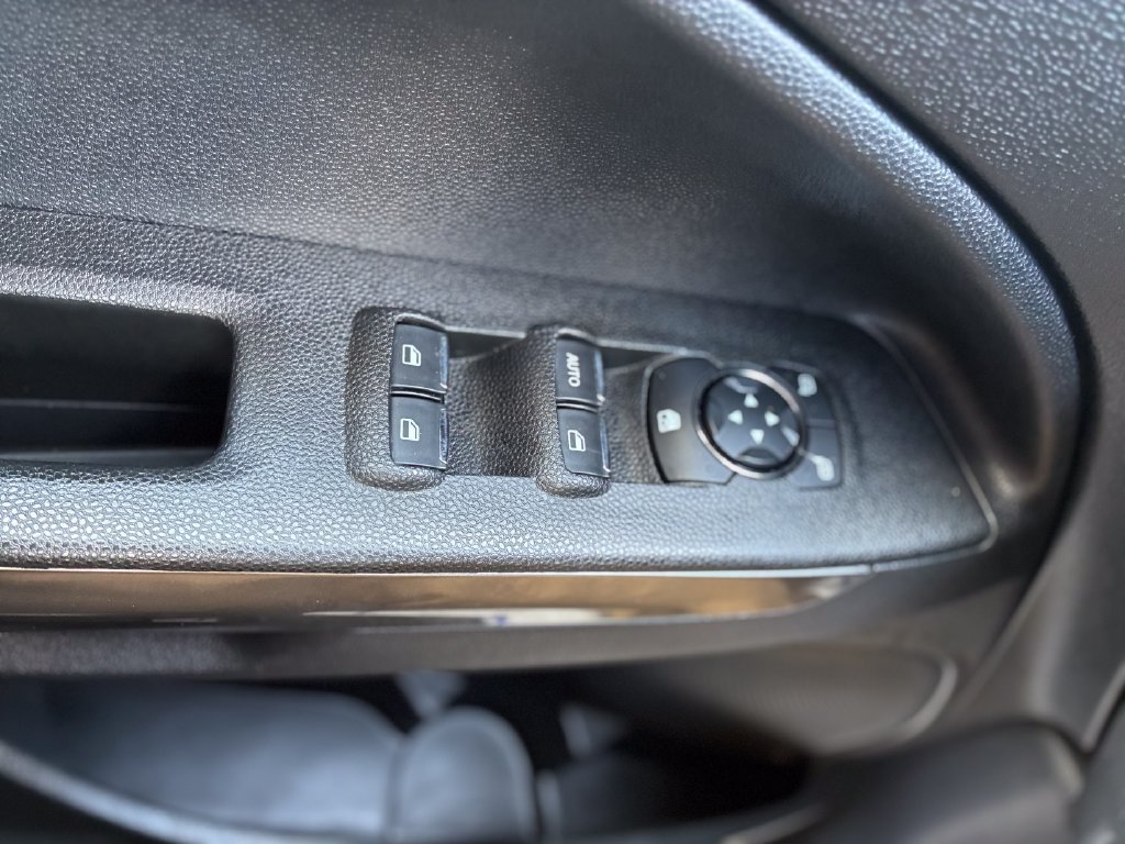 Used 2022 Ford EcoSport SE w/ Interior Protection Package AWD/4WD image 15