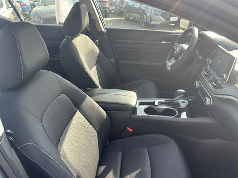 Used 2024 Nissan Altima 2.5 SV image 24