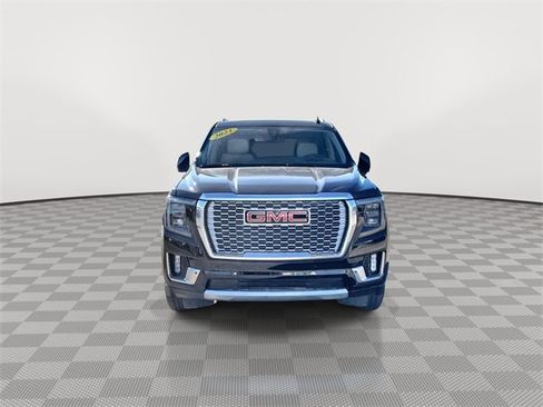 Used 2021 GMC Yukon Denali w/ Denali Premium Package image 3