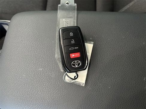 Used 2025 Toyota Camry LE w/ Convenience Package image 29