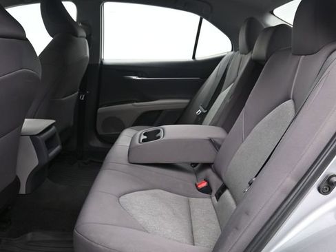 Used 2022 Toyota Camry LE image 19