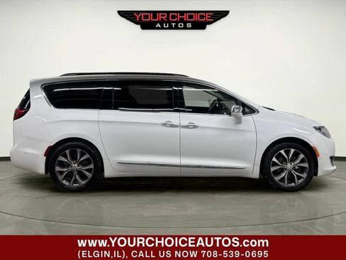 Used 2017 Chrysler Pacifica Limited FWD image 6