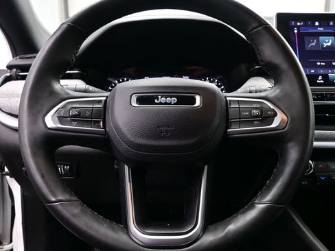 Used 2023 Jeep Compass Latitude image 23