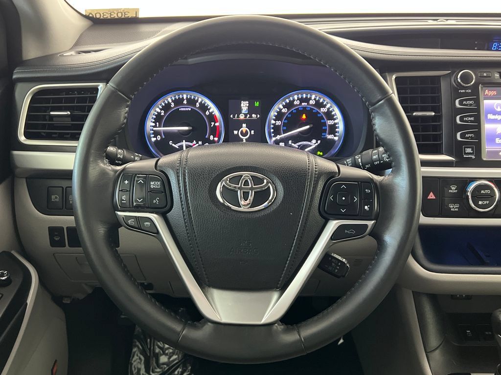 Used 2015 Toyota Highlander Limited w/ Driver Technology Package AWD/4WD image 17