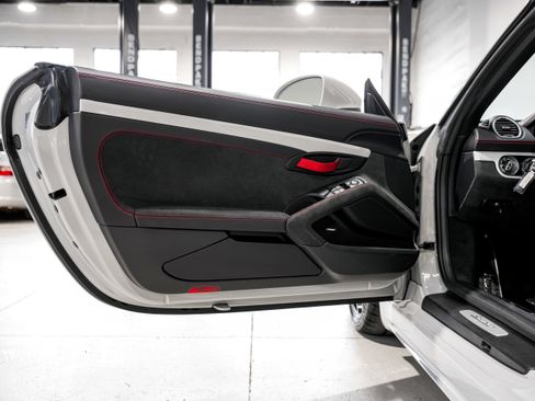 Used 2022 Porsche 718 Boxster Spyder image 22