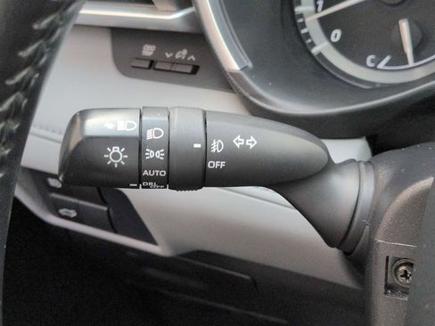 Used 2021 Toyota Highlander XLE AWD/4WD image 29