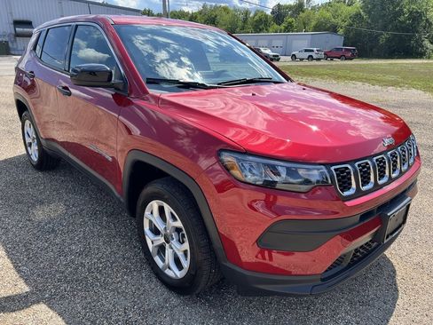 Used 2025 Jeep Compass Sport image 5