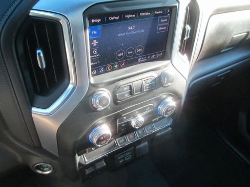 Certified 2022 GMC Sierra 1500 SLT image 24