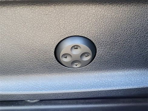 Used 2023 Mercedes-Benz GLB 250 4MATIC image 18