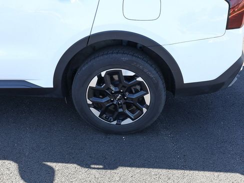 Used 2024 Kia Sorento S image 3