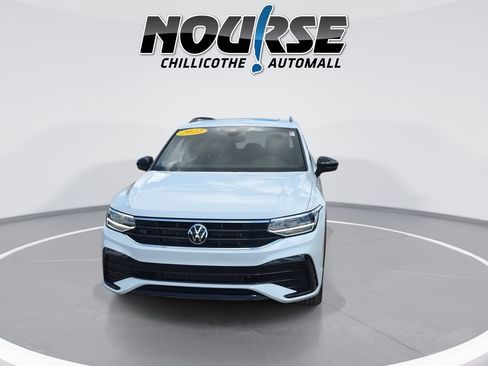 Used 2022 Volkswagen Tiguan SE R-Line AWD/4WD image 3