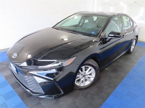Used 2025 Toyota Camry LE w/ Convenience Package FWD image 4