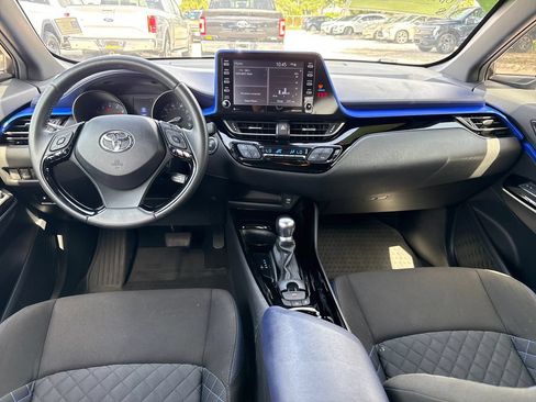 Used 2020 Toyota C-HR XLE FWD image 7
