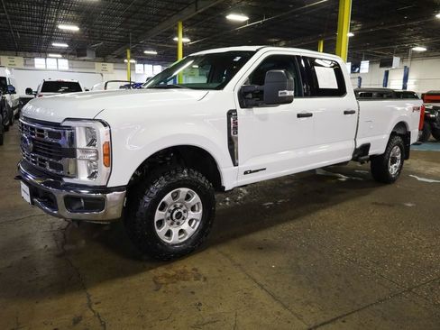 Used 2024 Ford F350 XLT w/ FX4 Off-Road Package AWD/4WD image 3