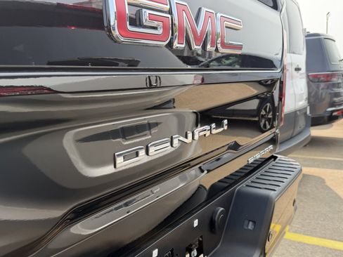 Used 2025 GMC Sierra 2500 Denali w/ Denali Reserve Package AWD/4WD image 40