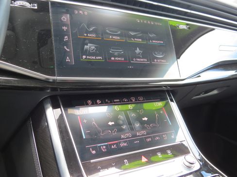 Used 2023 Audi Q7 3.0T Prestige image 28