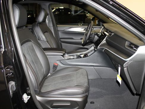 New 2025 Jeep Grand Cherokee Altitude image 29