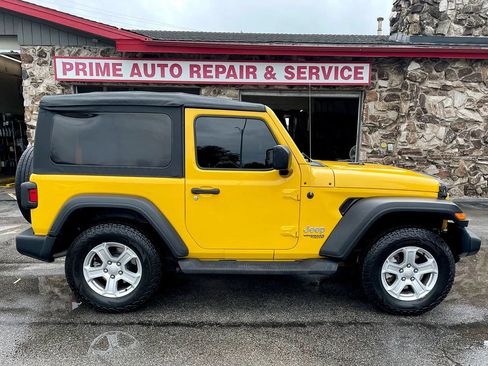 Used 2019 Jeep Wrangler Sport AWD/4WD image 8