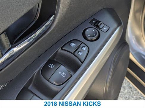 Used 2018 Nissan Kicks SV image 13