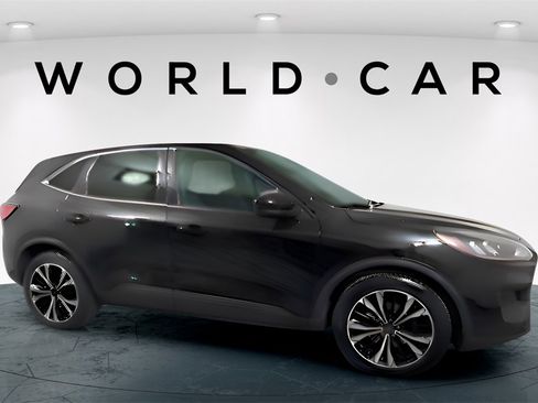 Used 2022 Ford Escape SE w/ SE Sport Appearance Package image 12