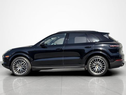 Used 2023 Porsche Cayenne Platinum Edition image 2