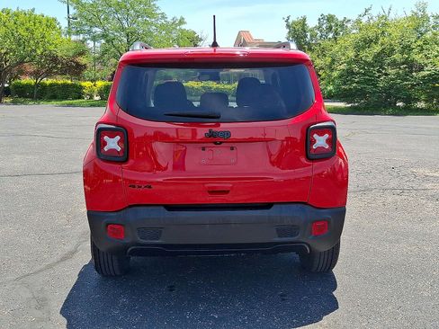 Used 2023 Jeep Renegade Latitude AWD/4WD image 22