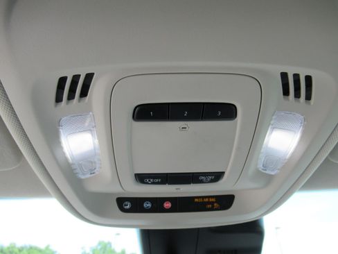 Used 2021 Buick Envision Avenir w/ Technology Package II FWD image 27