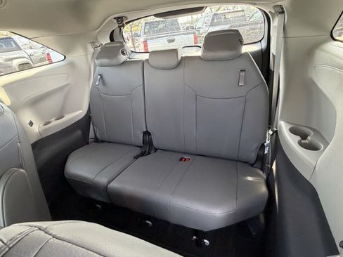 Certified 2024 Toyota Sienna XLE FWD image 18