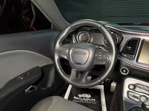 Used 2016 Dodge Challenger R/T RWD image 9