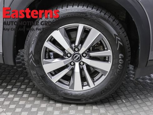 Used 2022 Nissan Pathfinder SL AWD/4WD image 32