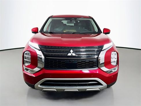 Used 2024 Mitsubishi Outlander SE image 2